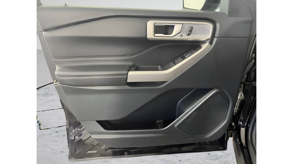 Used 2024 Ford Explorer Limited AWD/4WD image 9