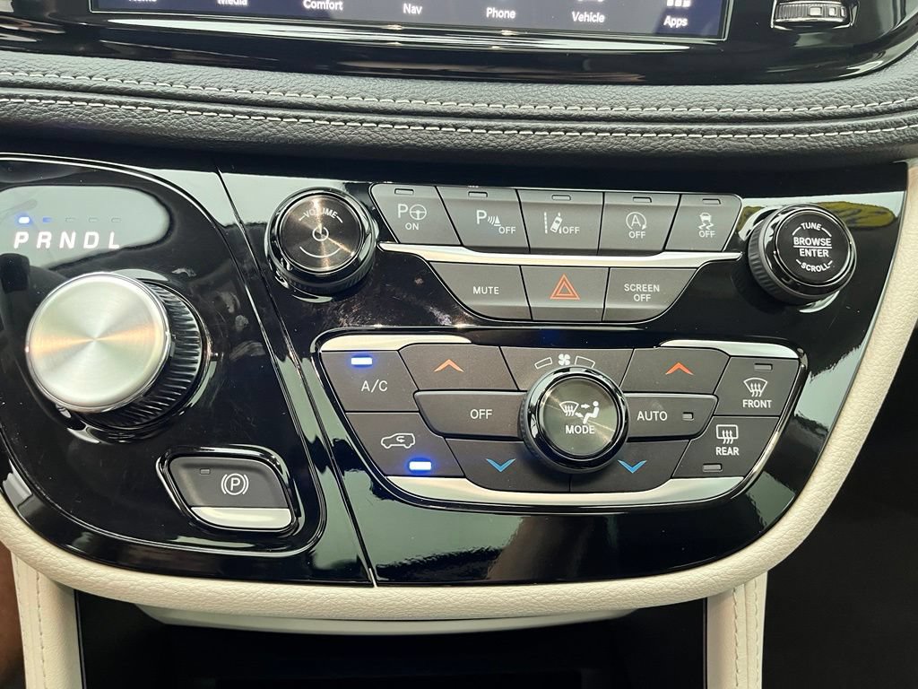 Used 2024 Chrysler Pacifica Limited FWD image 29