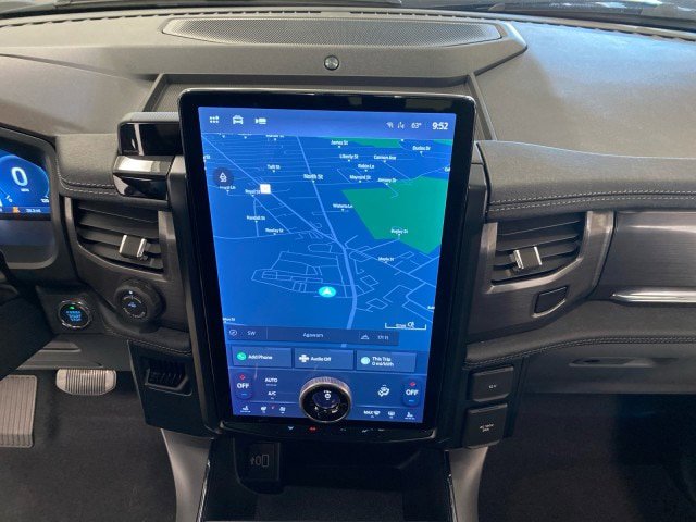 New 2025 Ford F150 Lightning Flash AWD/4WD image 30