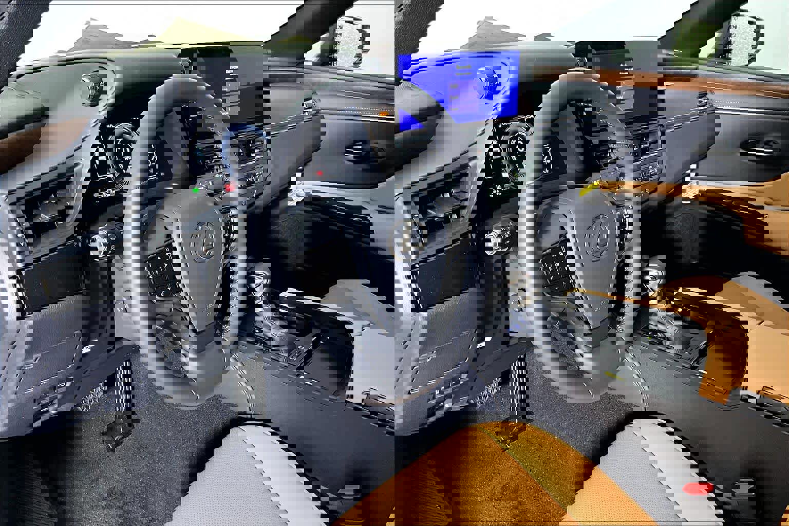 New 2025 Lexus ES 300h w/ Premium Package image 10