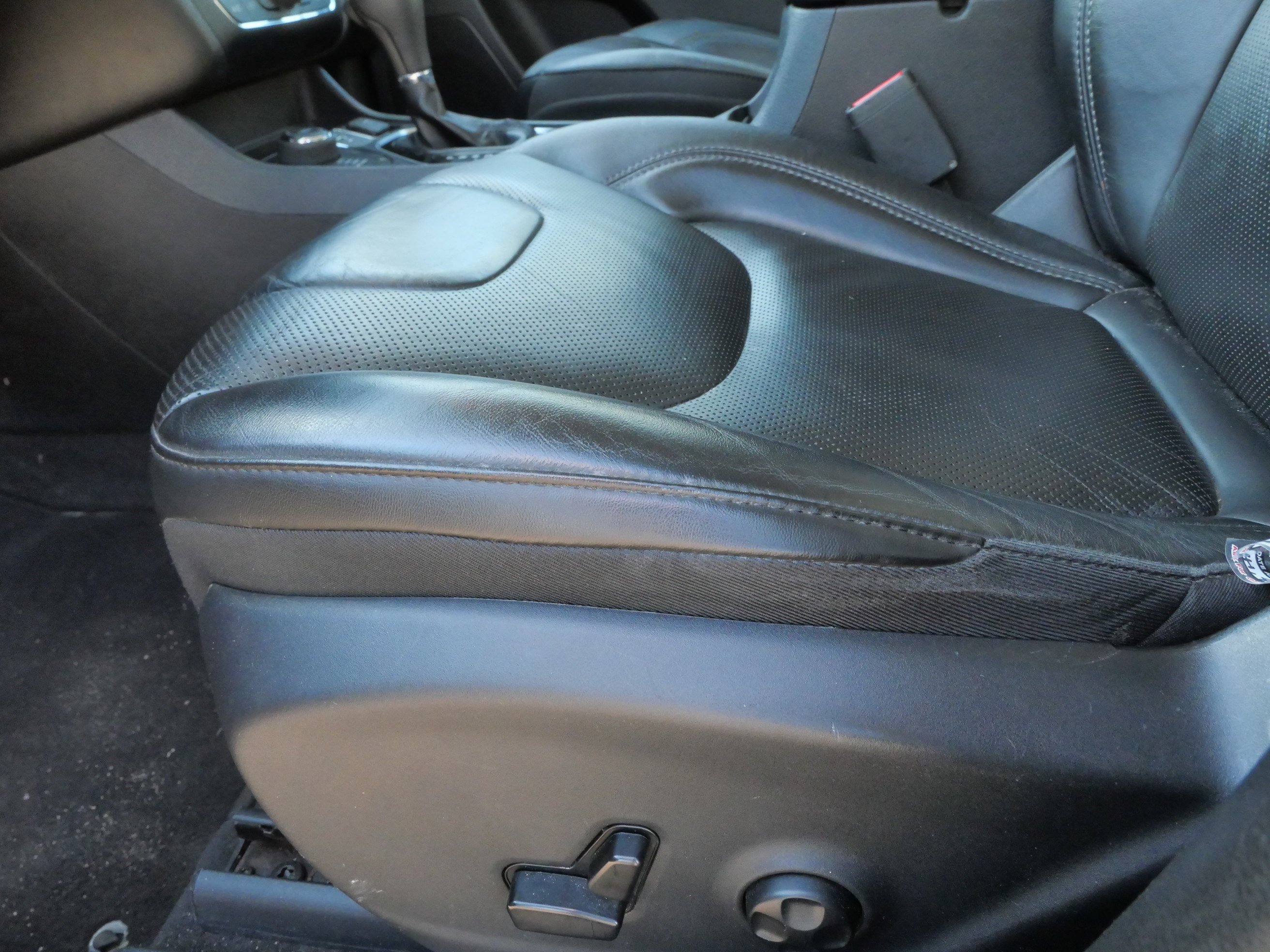 Used 2019 Jeep Cherokee Limited AWD/4WD image 20