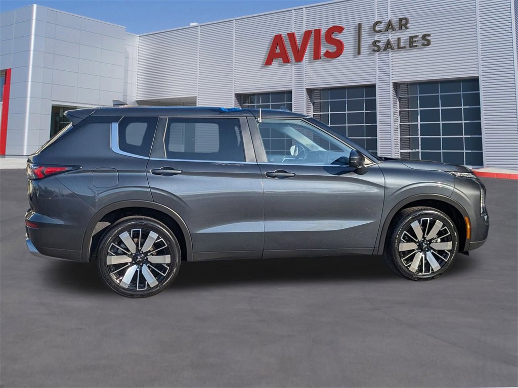 Used 2025 Mitsubishi Outlander SE image 5