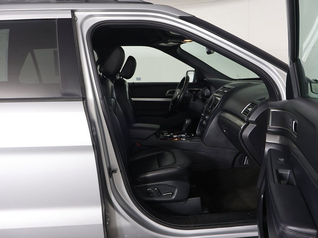 Used 2018 Ford Explorer XLT w/ Equipment Group 202A image 27