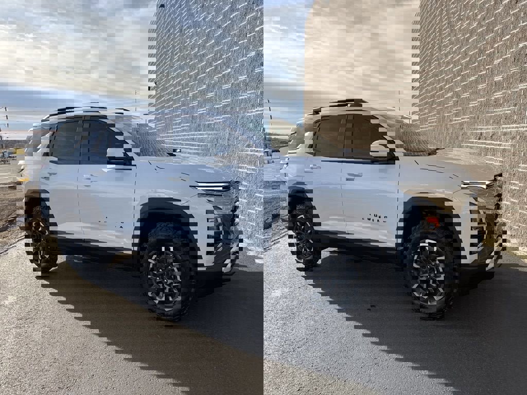 New 2026 Chevrolet Equinox ACTIV w/ Convenience Package III image 1