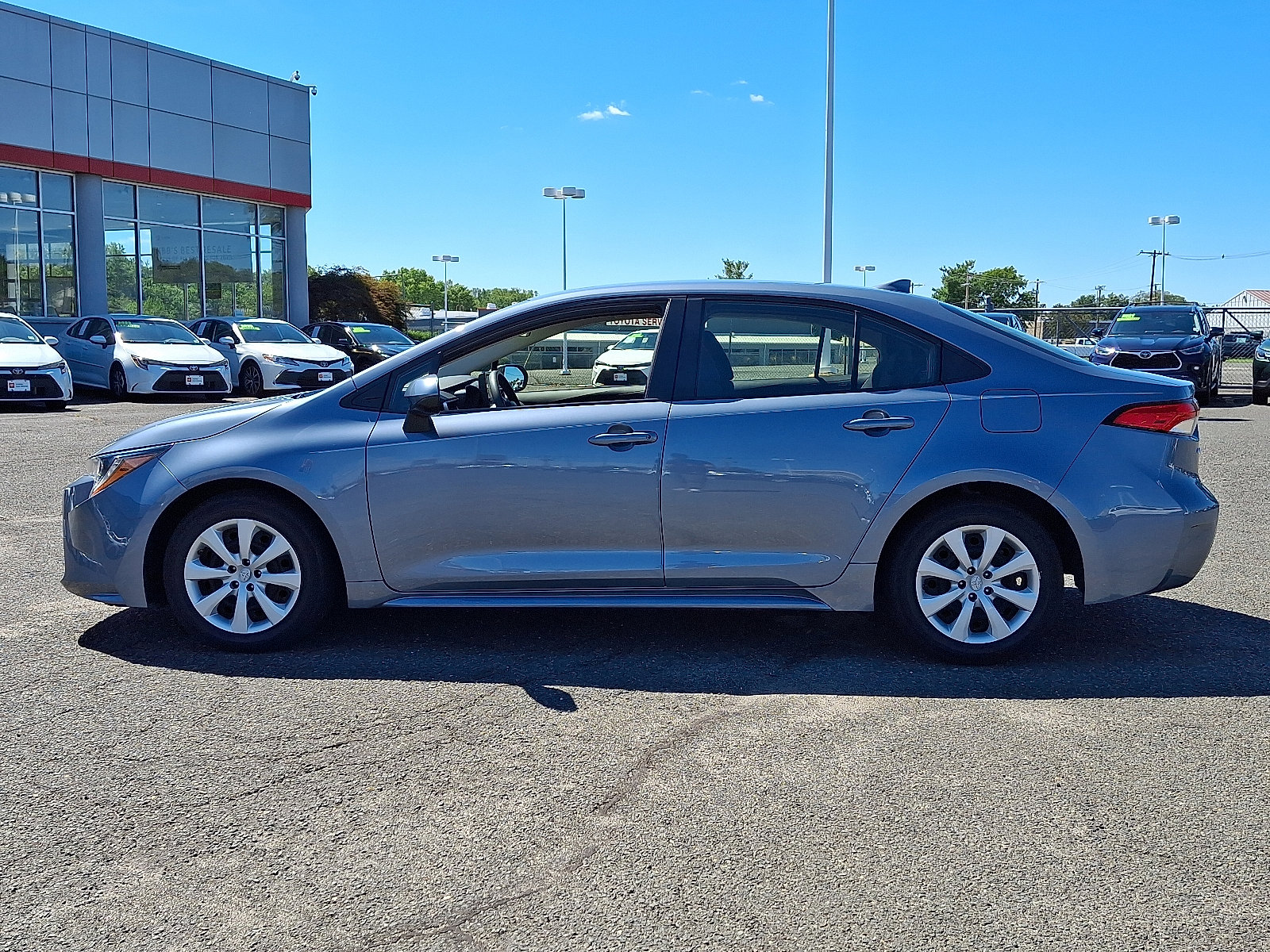 Certified 2022 Toyota Corolla LE image 4