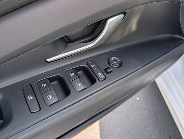 New 2026 Hyundai Elantra SE FWD image 16