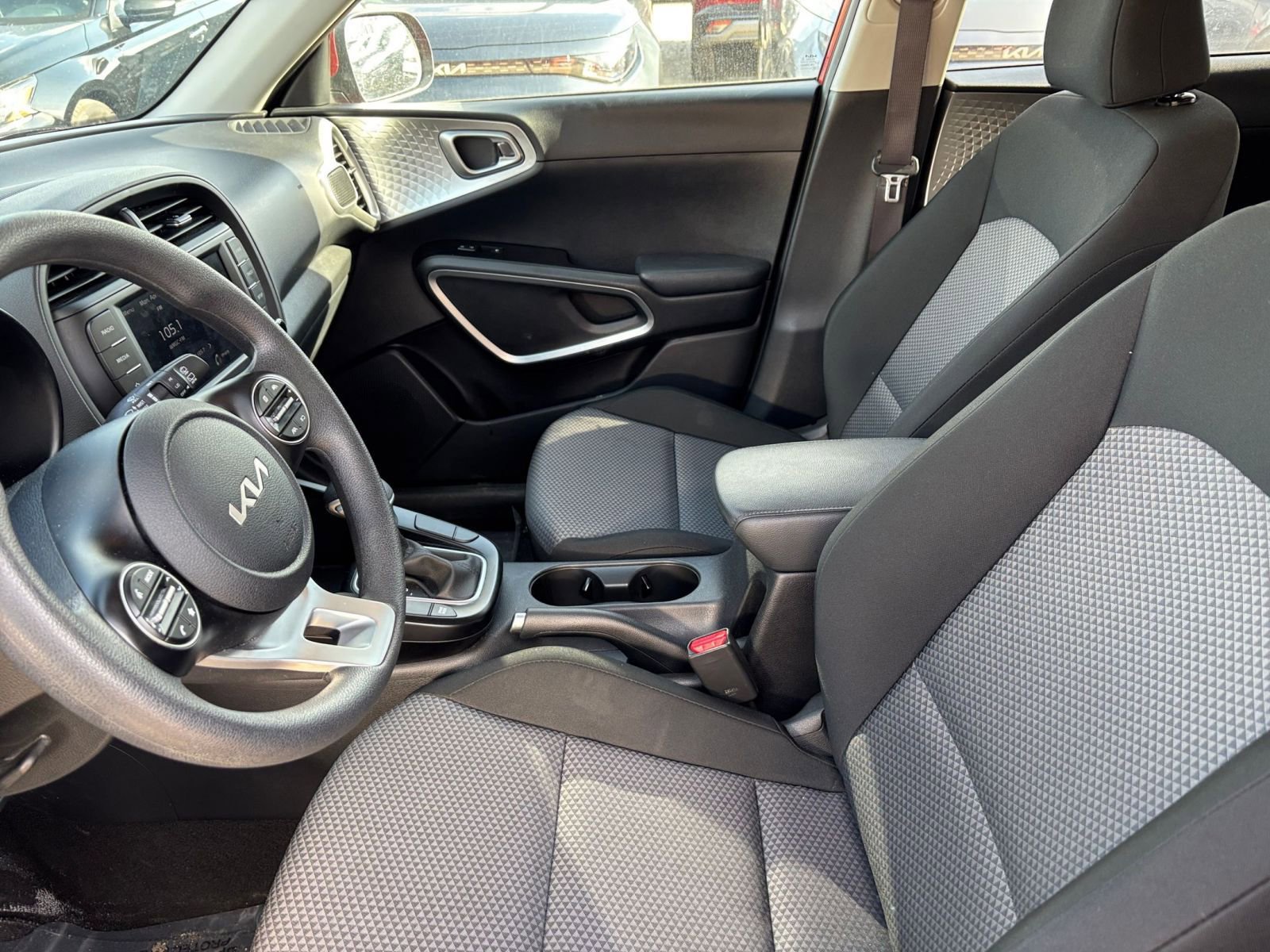 Used 2025 Kia Soul LX w/ LX Technology Package FWD image 25
