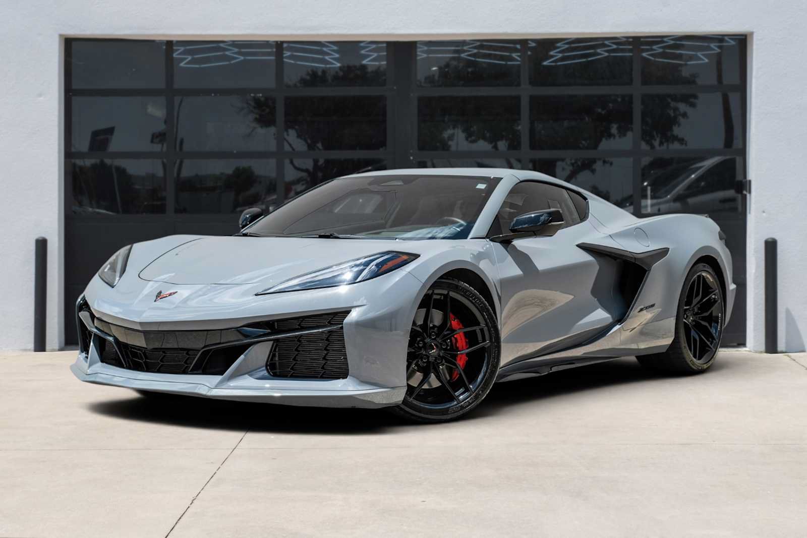 Used 2025 Chevrolet Corvette Z06 RWD image 1