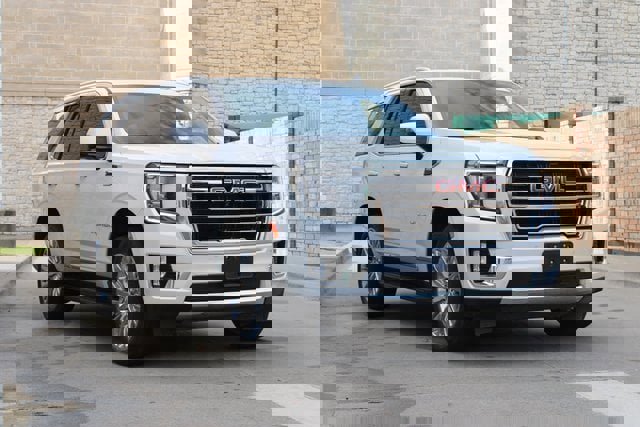 Used 2023 GMC Yukon SLT w/ SLT Premium Package image 2