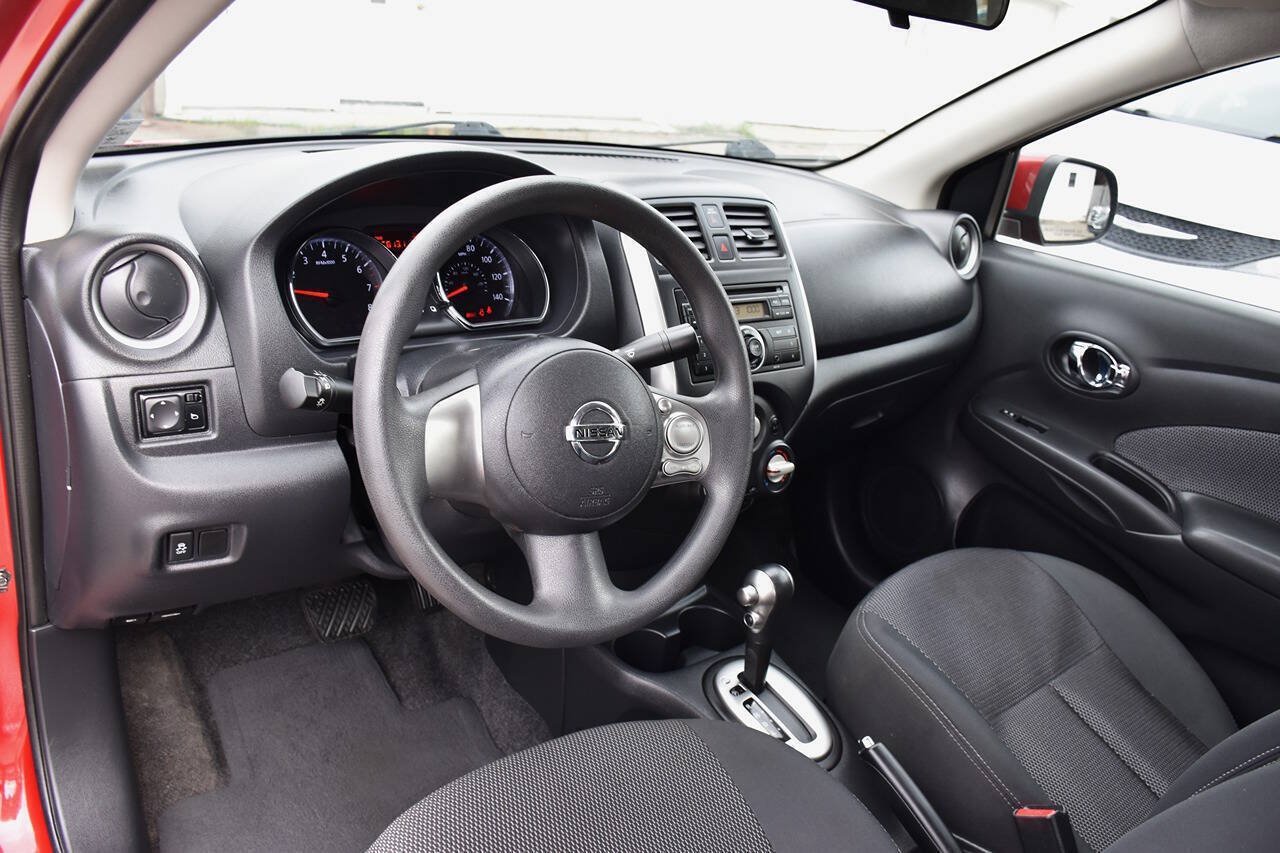 Used 2014 Nissan Versa SV FWD image 11