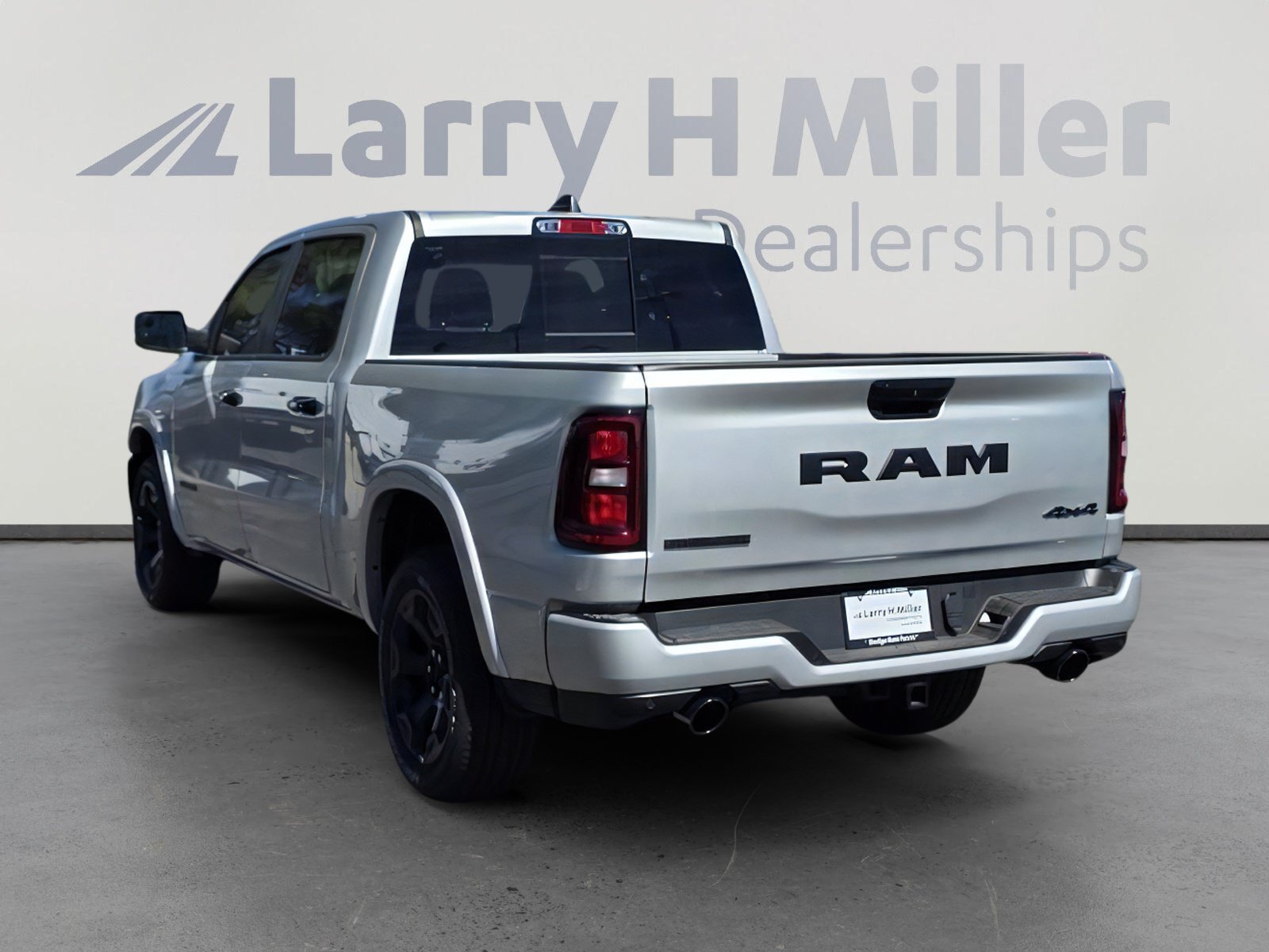 New 2026 RAM 1500 4x4 Crew Cab image 3