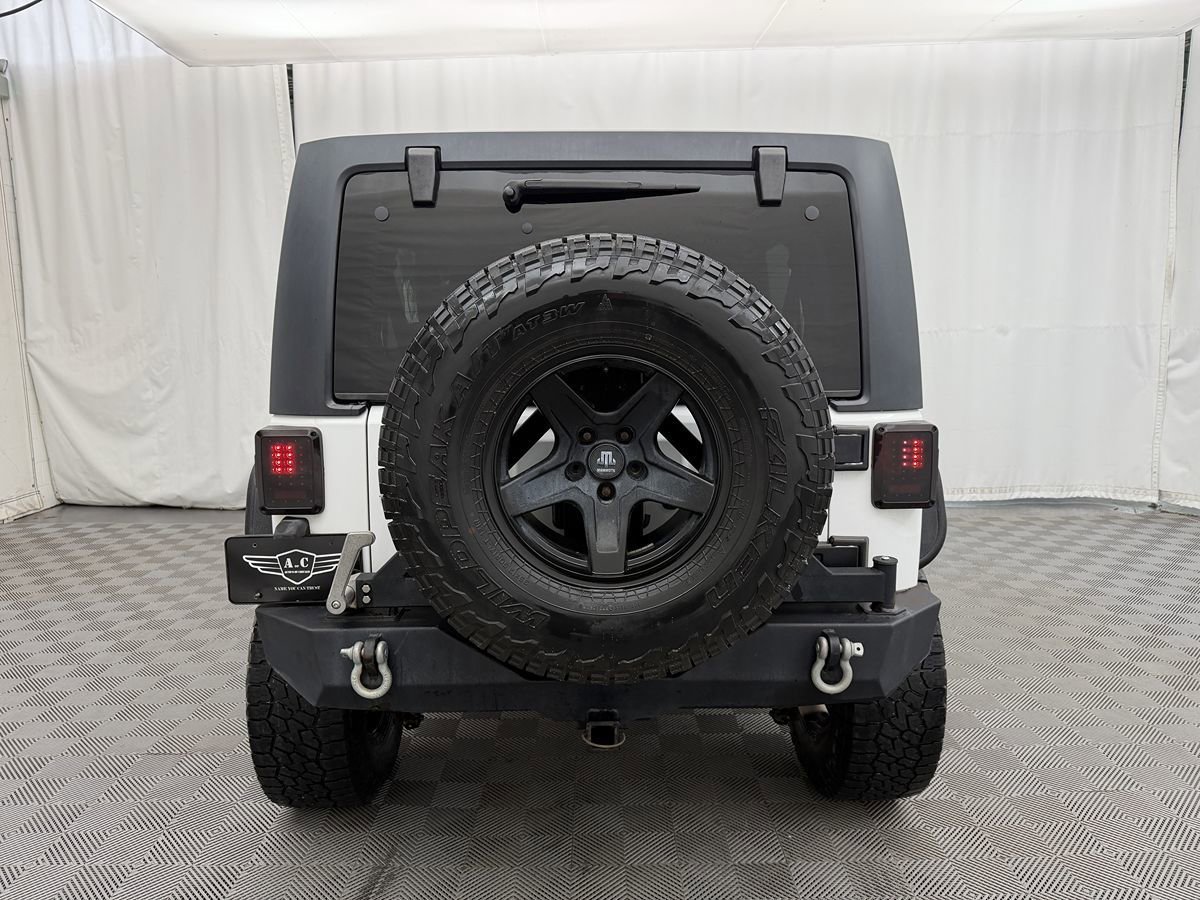 Used 2015 Jeep Wrangler Unlimited Rubicon w/ Connectivity Group image 5