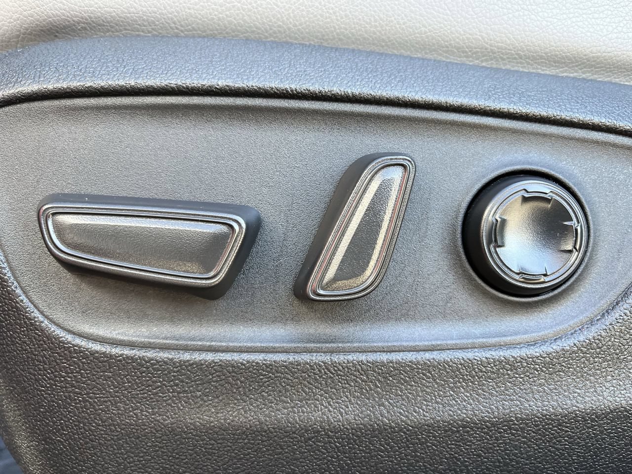 Used 2024 Toyota Sienna Limited FWD image 24