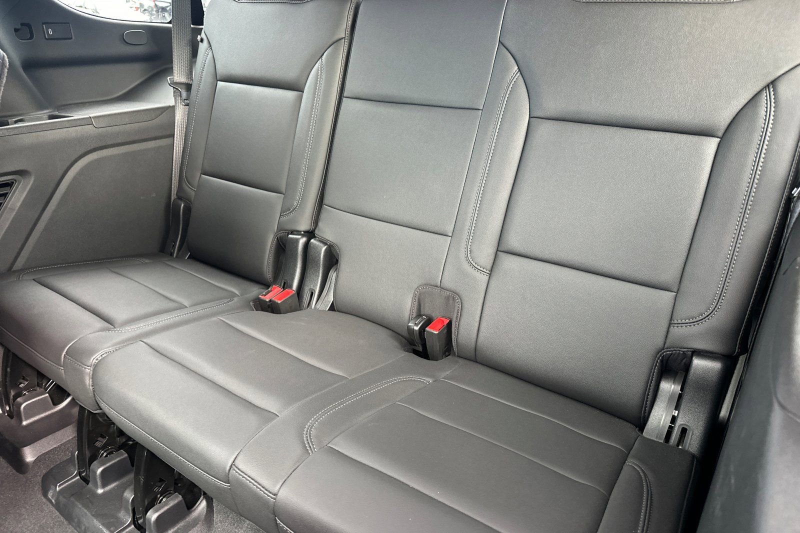 Used 2022 Chevrolet Tahoe Z71 w/ Z71 Off-Road Package AWD/4WD image 17