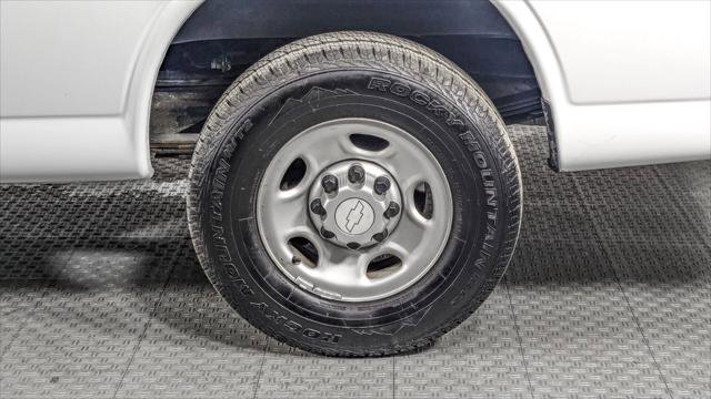 Used 2016 Chevrolet Express 2500 image 32