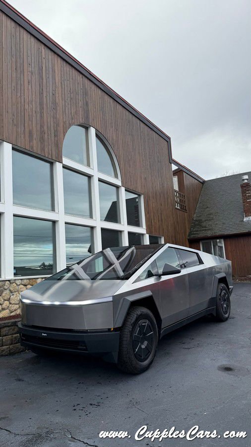 Used 2025 Tesla Cybertruck AWD Crew Cab image 23