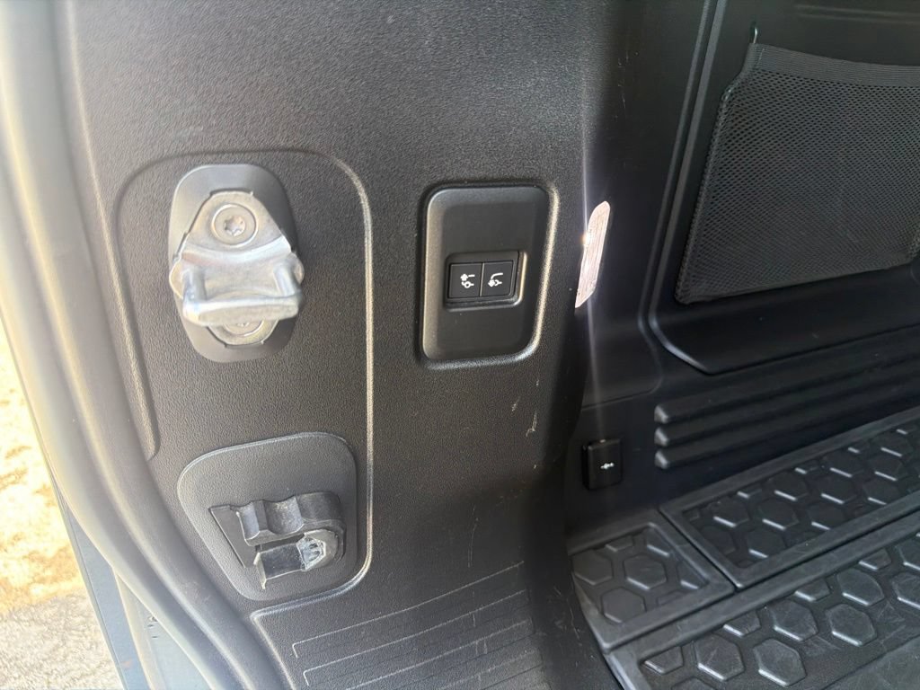 Used 2020 Land Rover Defender 110 SE AWD/4WD image 27