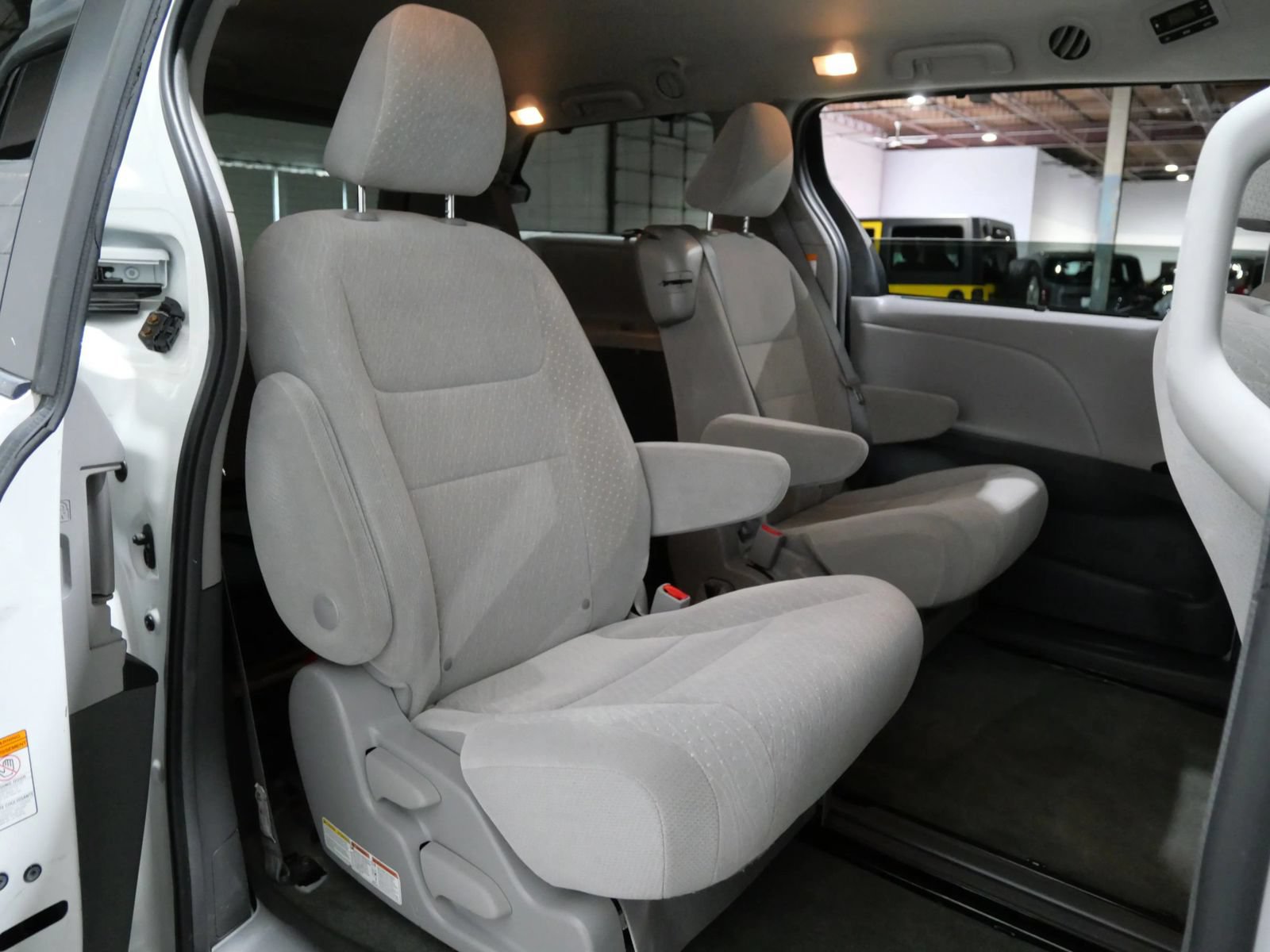 Used 2018 Toyota Sienna LE FWD image 11