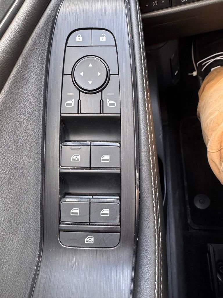 Used 2023 Nissan Rogue SV w/ SV Premium B Package image 26