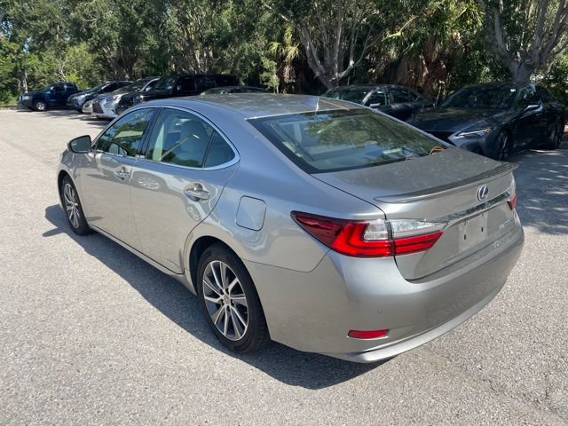 Used 2017 Lexus ES 300h FWD image 4