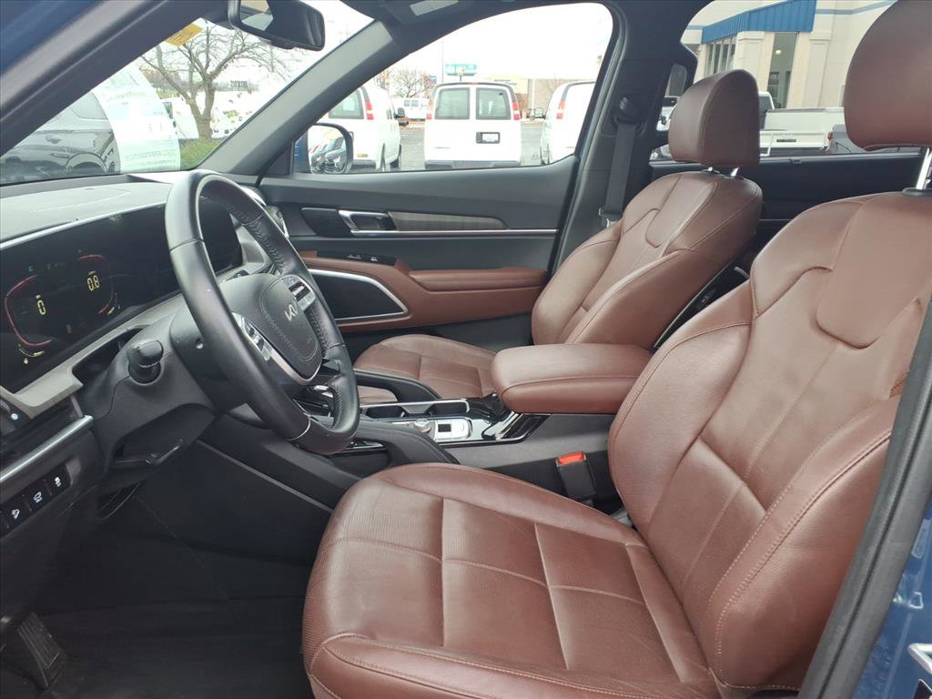 Used 2023 Kia Telluride EX w/ EX Captain's Chair Package image 25