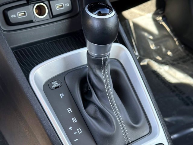 Used 2022 Hyundai Venue SEL image 24