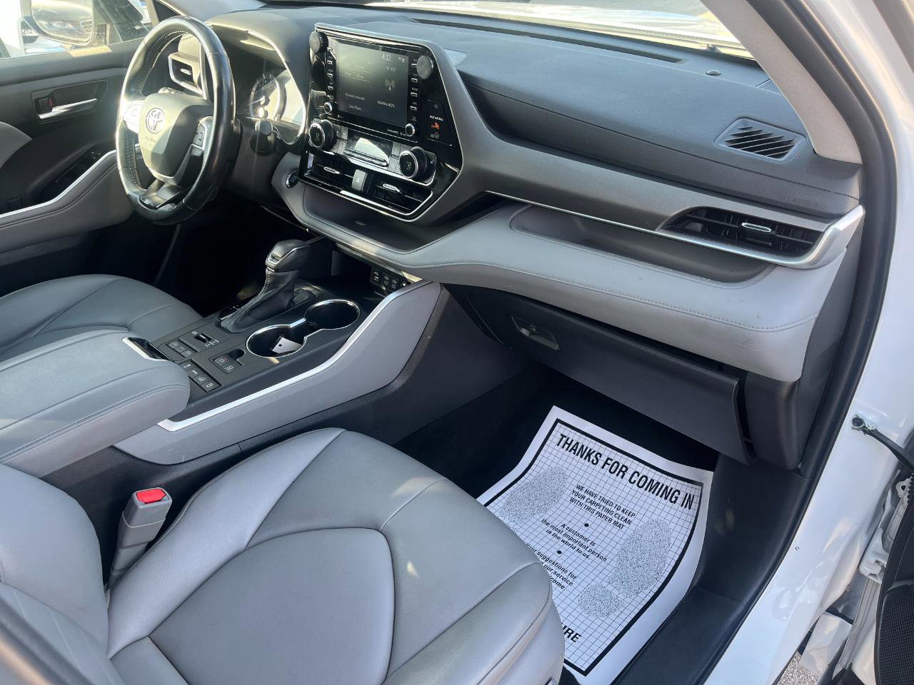Used 2022 Toyota Highlander XLE AWD/4WD image 22