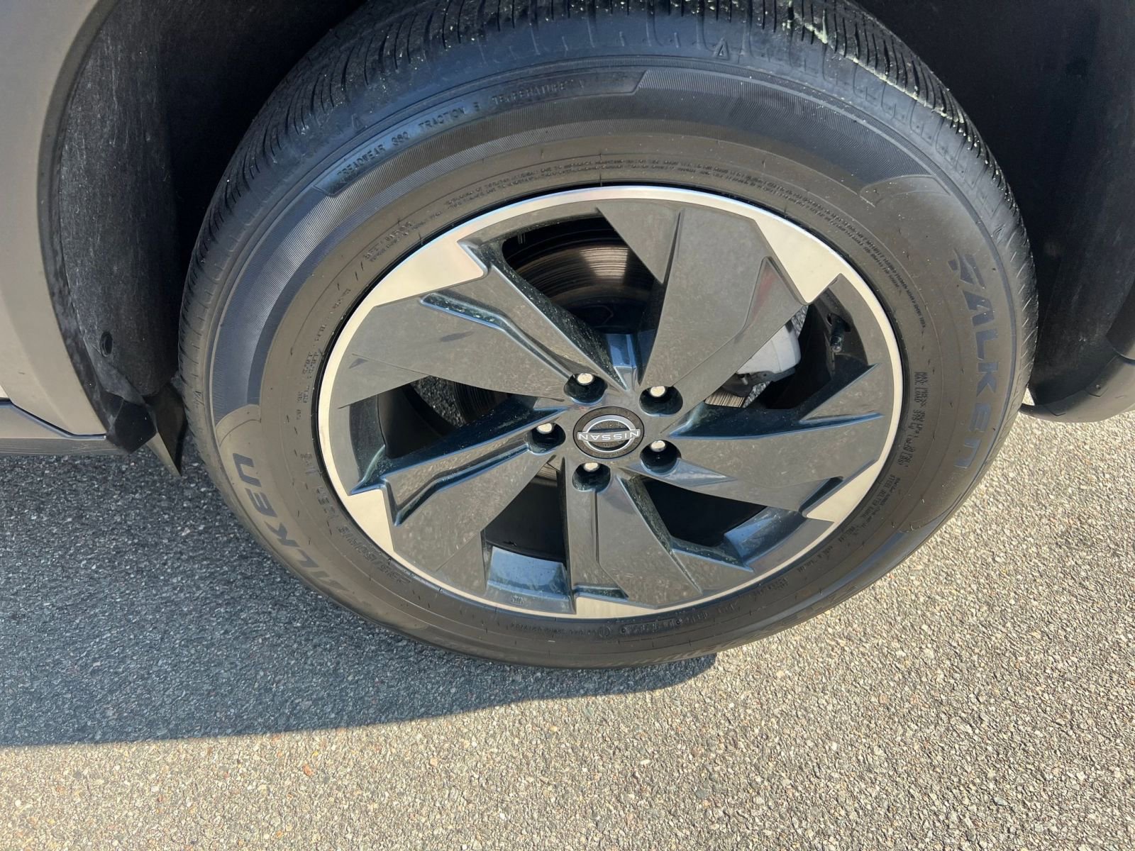 Used 2025 Nissan Rogue SV image 31