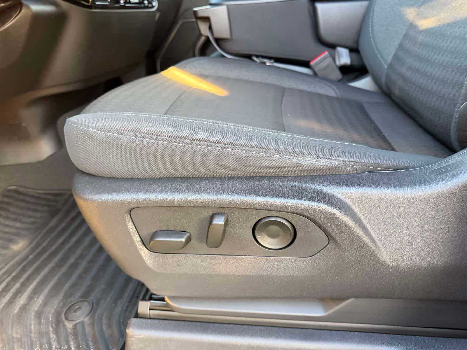 Used 2025 Chevrolet Silverado 1500 LT AWD/4WD image 15