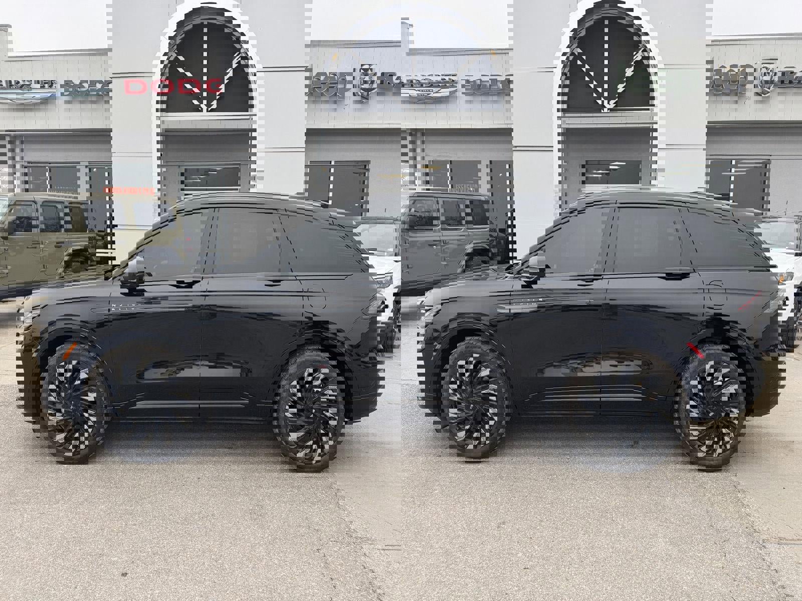 Used 2024 Lincoln Nautilus Reserve w/ Equipment Group 202A image 1