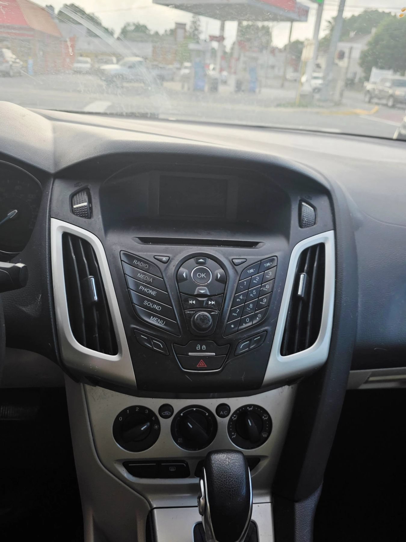 Used 2014 Ford Focus SE FWD image 18