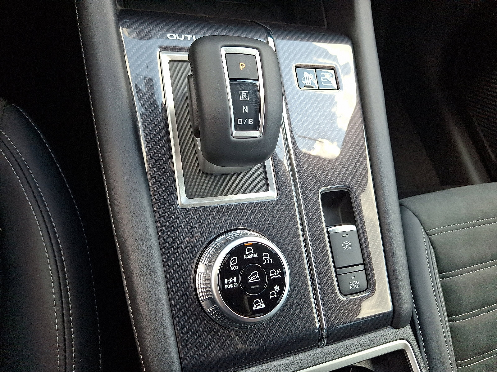 New 2025 Mitsubishi Outlander SE image 14