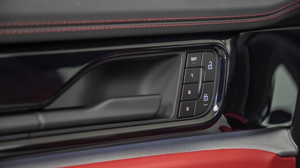 Certified 2025 Porsche Panamera 4 image 23