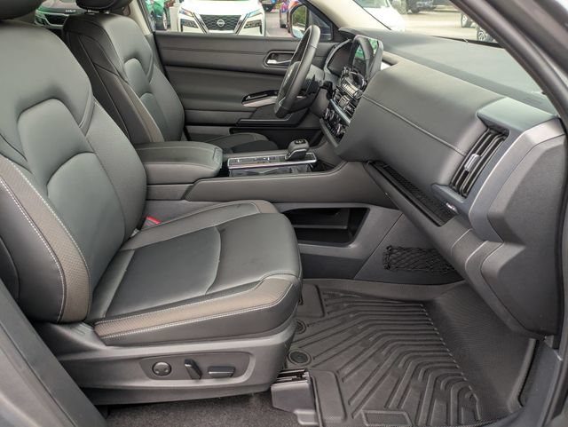 Used 2025 Nissan Pathfinder SL w/ Cargo Package FWD image 28