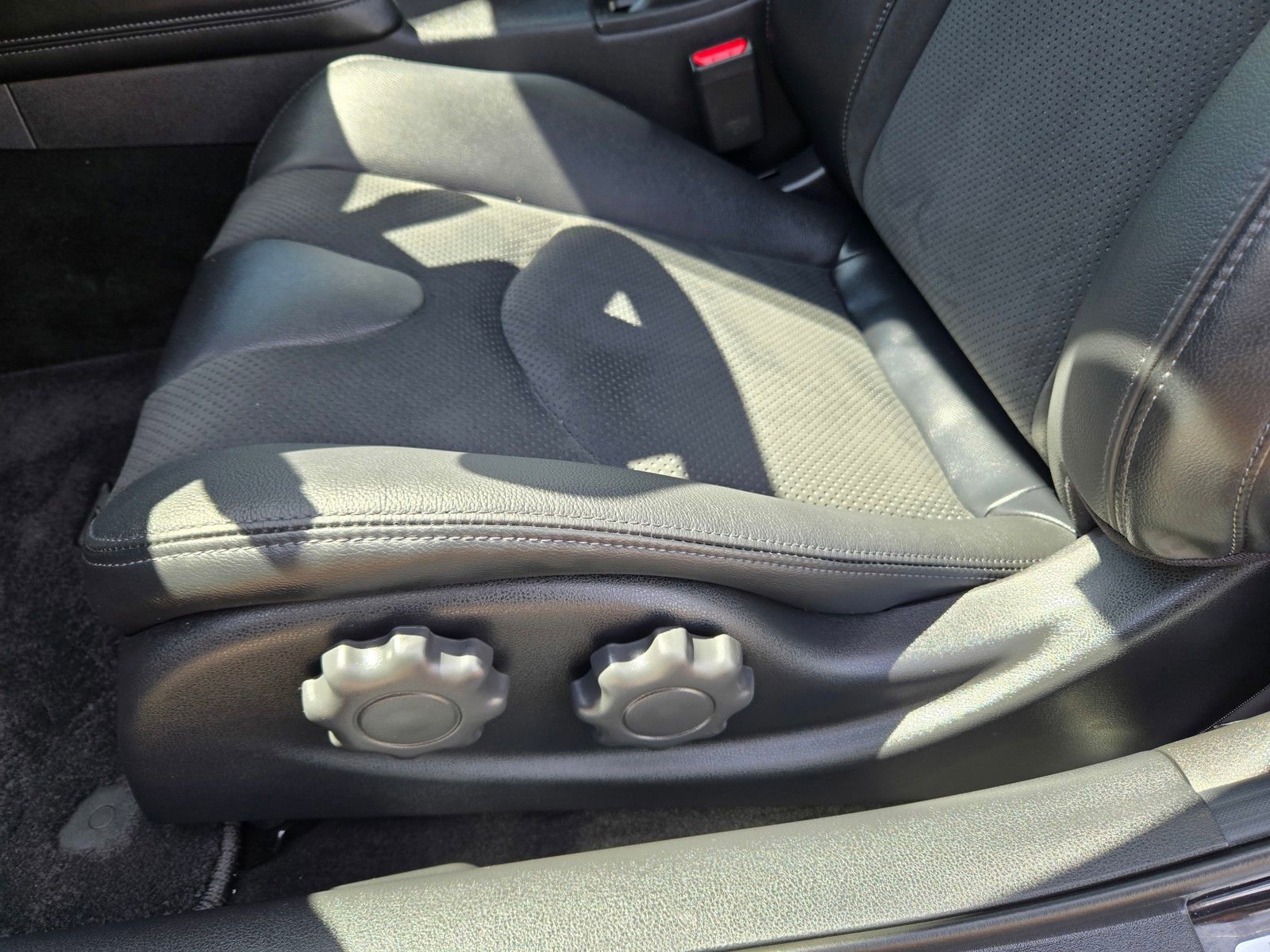 Used 2024 Nissan Z Performance w/ Floor Mat Package RWD image 16