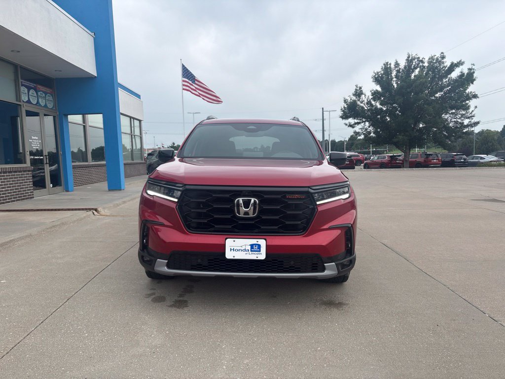 Certified 2025 Honda Pilot TrailSport image 2