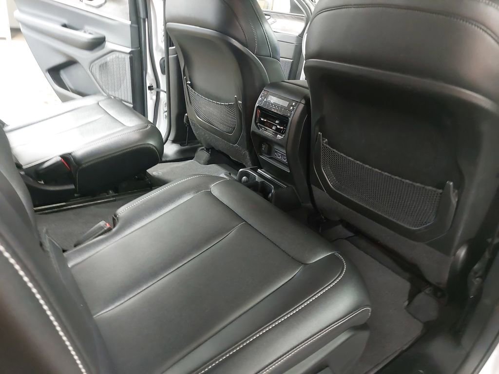 Used 2023 Jeep Grand Cherokee L Limited w/ Black Appearance Package AWD/4WD image 11