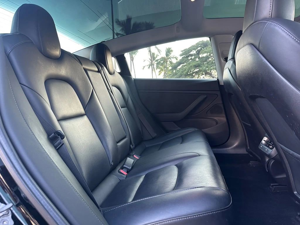 Used 2019 Tesla Model 3 Standard Range image 12