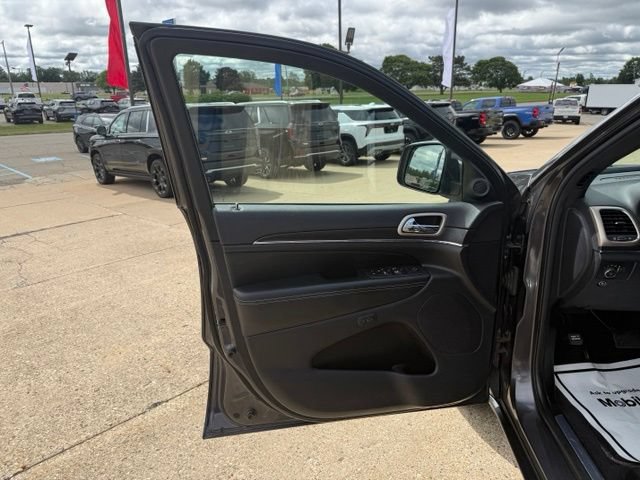 Used 2017 Jeep Grand Cherokee Limited AWD/4WD image 13