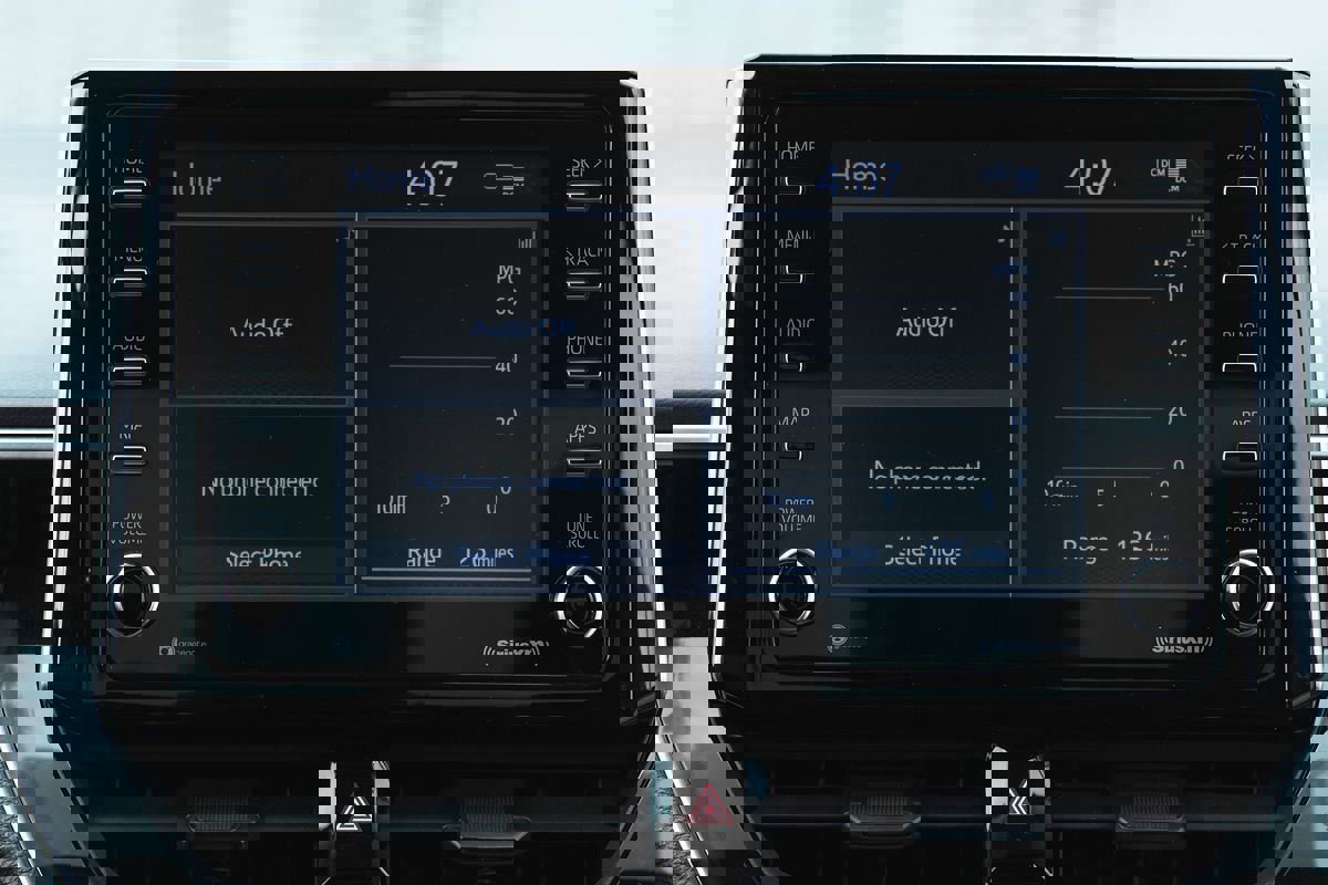 Used 2021 Toyota Corolla LE image 24