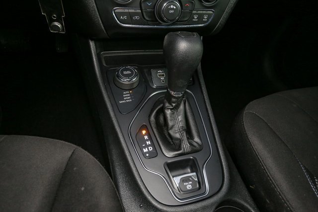 Used 2019 Jeep Cherokee Latitude w/ Cold Weather Group image 27