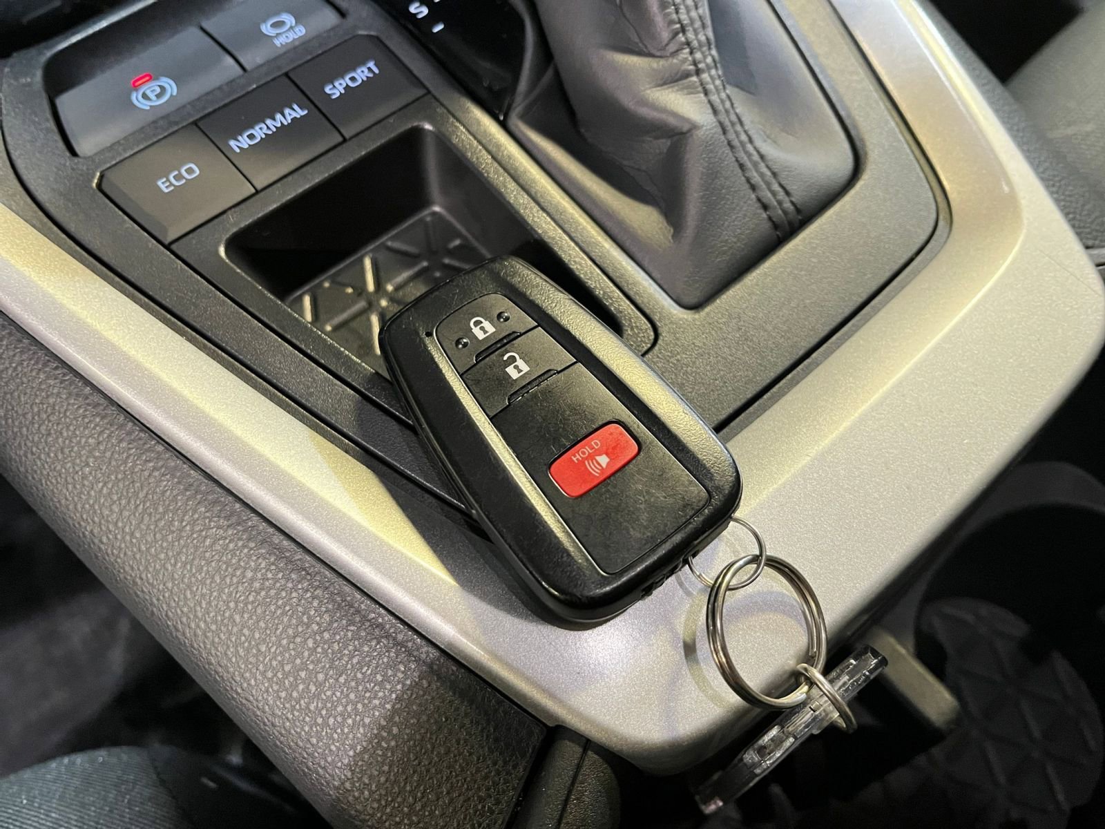 Used 2025 Toyota RAV4 XLE image 22