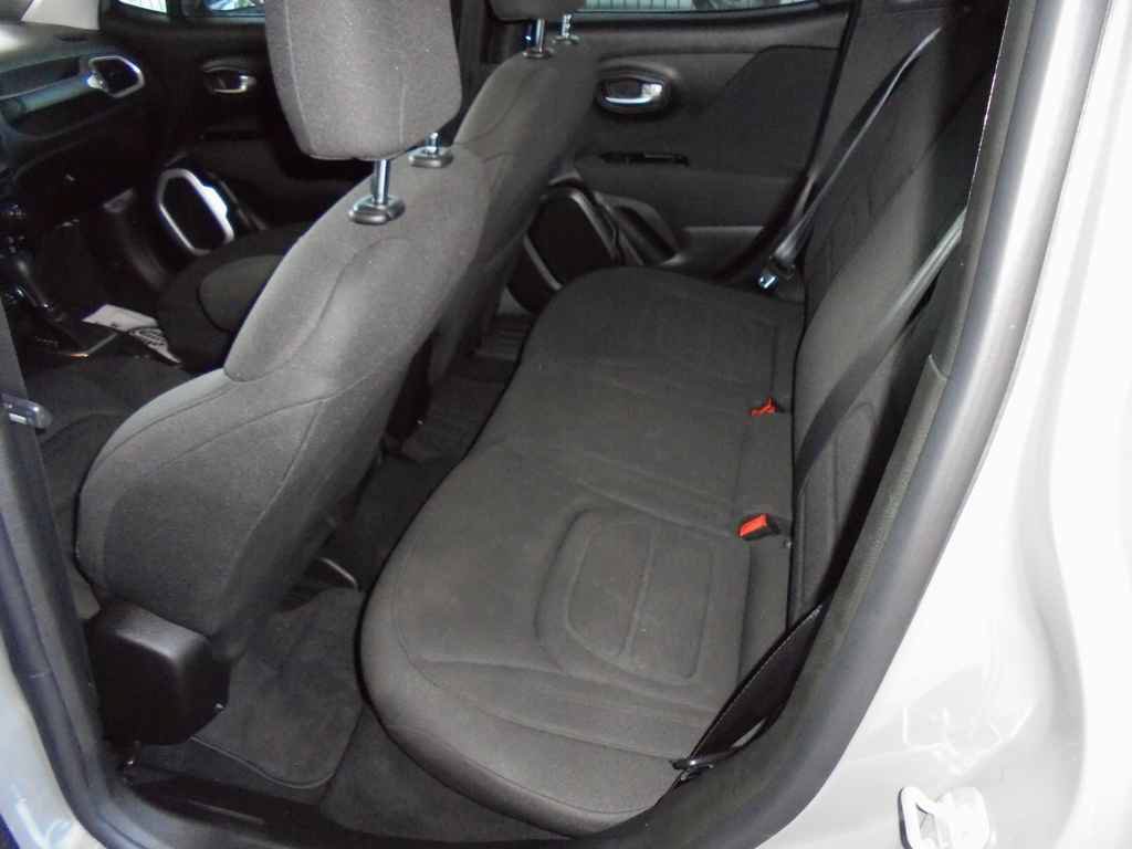 Used 2020 Jeep Renegade Latitude FWD image 9