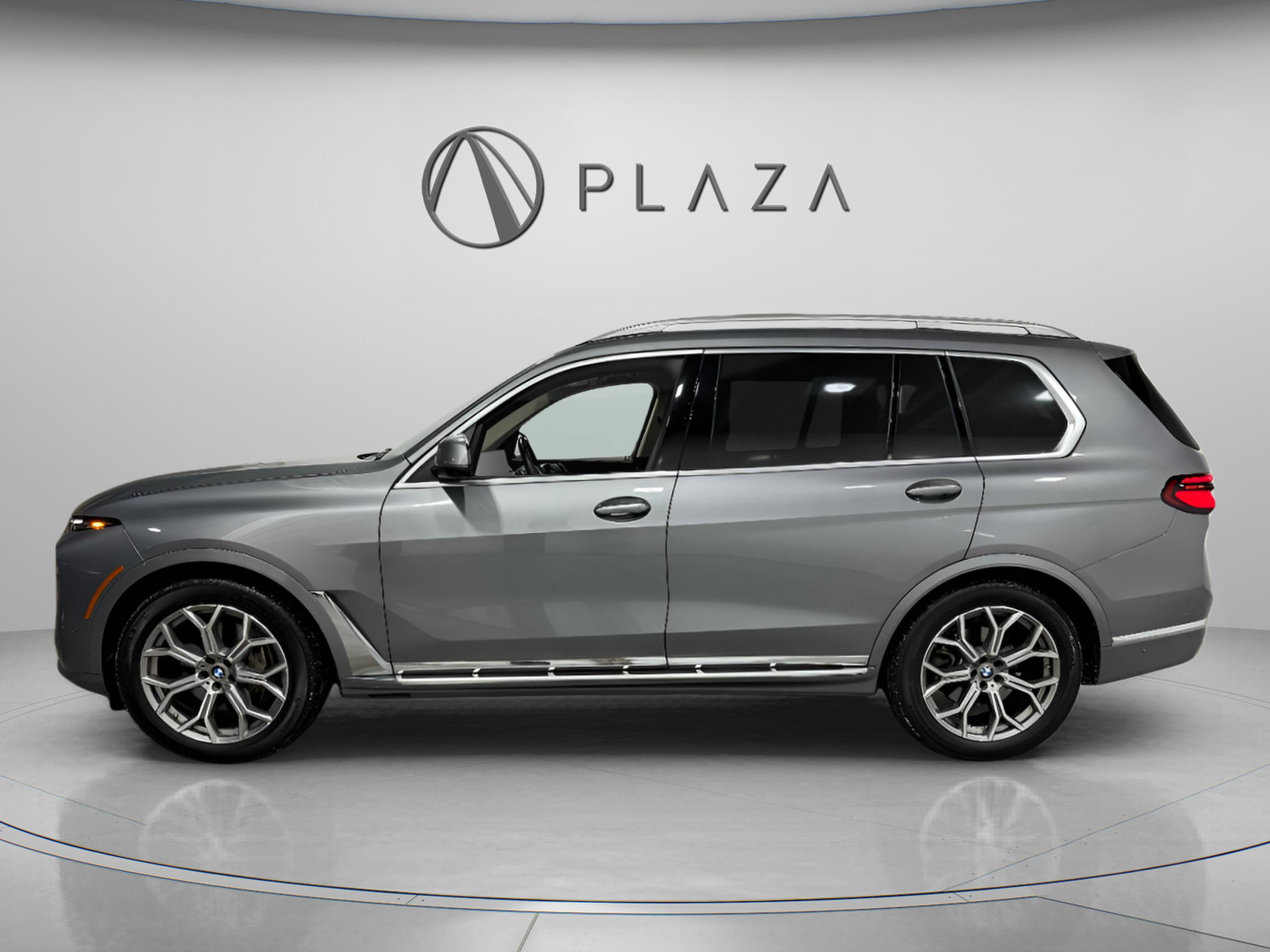 Used 2025 BMW X7 xDrive40i image 2