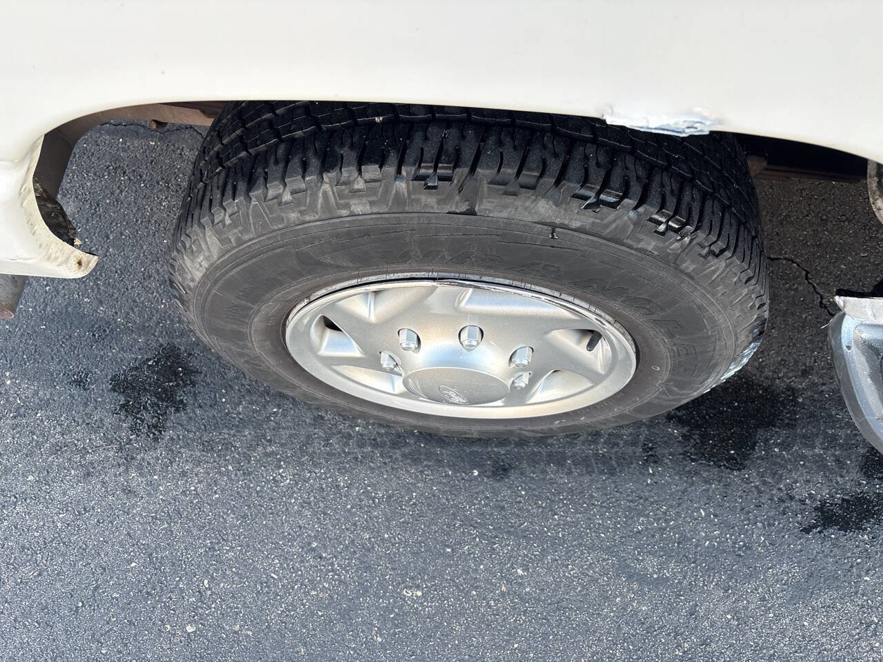 Used 2011 Ford E-150 and Econoline 150 Wagon w/ PWR Windows & Locks Group image 10