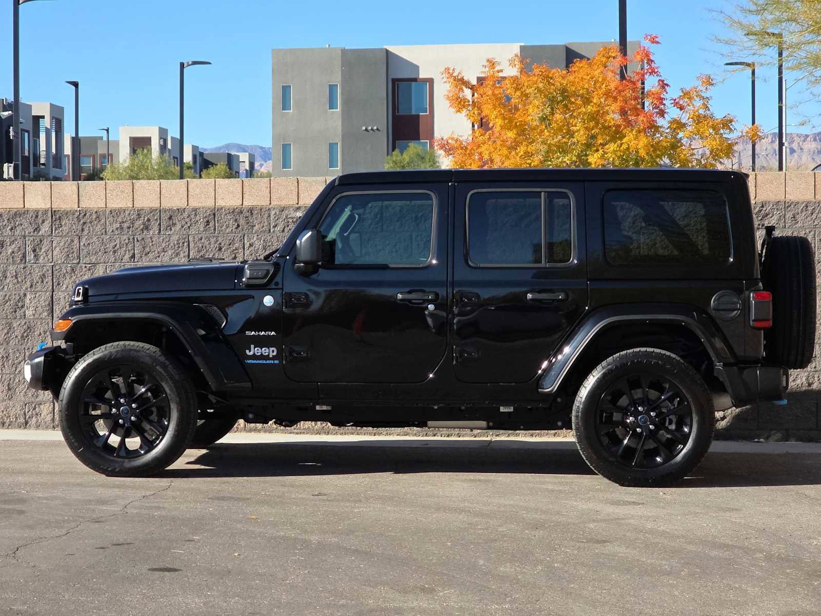 Used 2024 Jeep Wrangler Sahara w/ Safety Group image 6