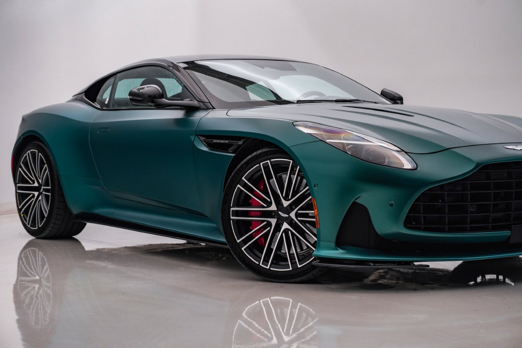 Used 2025 Aston Martin DB12 Coupe RWD image 2