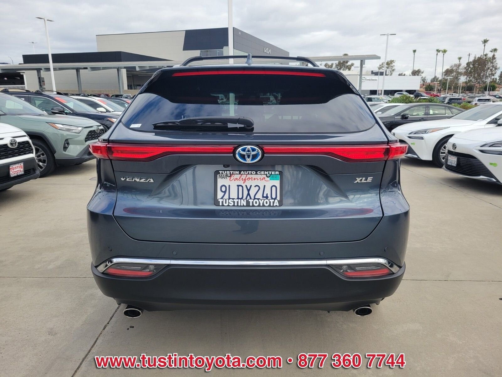 Certified 2024 Toyota Venza XLE AWD/4WD image 5