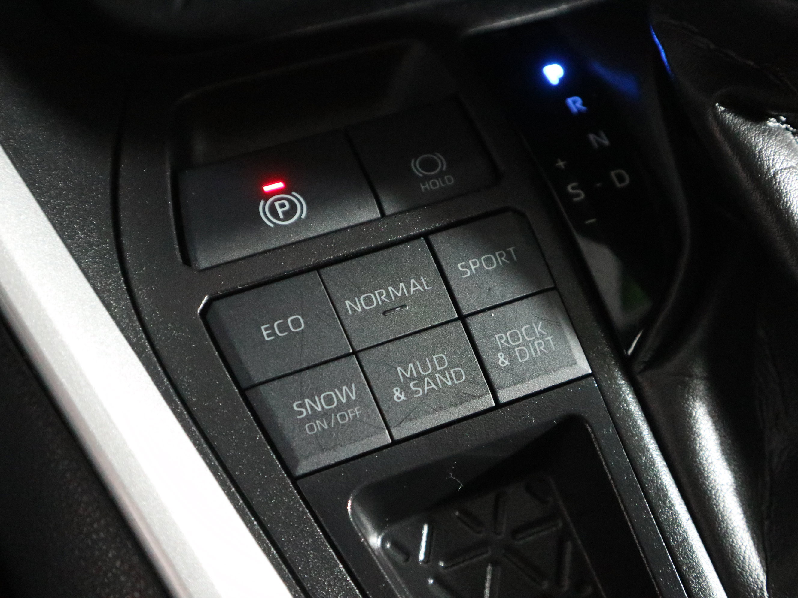 Used 2024 Toyota RAV4 LE AWD/4WD image 29