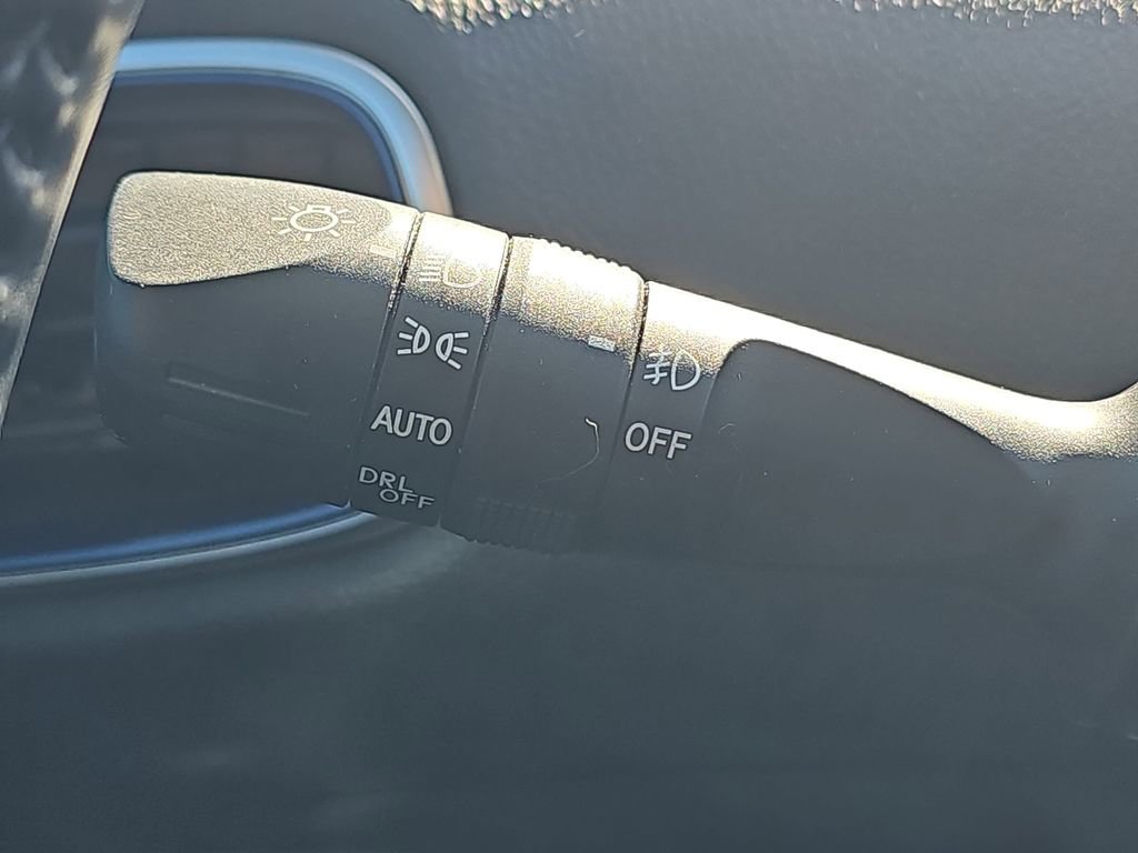 Used 2022 Toyota Prius Limited FWD image 27